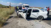 Tatvan yolunda iki araç çarpıştı altı kişi hastanelik oldu