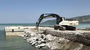 Tatvan sahilindeki köhne iskele yıkılıp yeniden yapılıyor