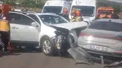 Kars yolunda üç araç birbirine girdi 8 yaralı