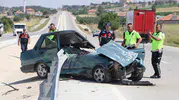 Karaman Mersin yolunda kaza otomobil bariyerlere saplandı