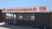 Yeni Parti sahadaki ilk tabelasını Hatay’da konteynere astı