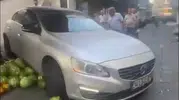 Aydın’da yol kavgası Sürücü pazarcının karpuzlarını ezip geçti