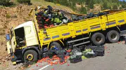 Gümüşhane yolunda kamyon ve otomobil çarpıştı