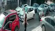 Düzce’de trafikte dehşet Çocuklu ailenin önünü kesip saldırdılar