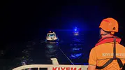 Çanakkale Boğazı'nda 9 kişinin olduğu tekne arızalandı