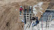 Elazığ’da inşaat şantiyelerinde kavurucu mesai