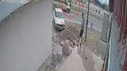 Düziçi’nde aniden yola fırlayan ata minibüs çarptı