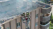 Menemen’de 10 katlı binanın çatısında korkutan yangın