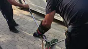 İnegöl'de minibüsün motoruna saklanan yılan paniğe yol açtı