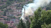 Amasya’da alevlerin arasında kalan Elmas nineyi ekipler kurtardı