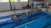 Bodrumlu çocuklar yaz tatilinde yüzme öğreniyor
