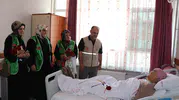 Oltu Devlet Hastanesi'nde yüzleri güldüren ziyaret