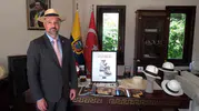 Ekvador Büyükelçisi’nden Atatürk’e Şapka Selamı