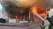Diyarbakırda itfaiyenin marangoz atölyesindeki yangınla mücadelesi görüntülendi