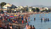 Didim sahillerinde sezonun en kalabalık günleri yaşanıyor