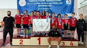 Kocaeli’nin genç yüzücüleri Sivas’ta madalyalara ambargo koydu