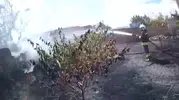 Sivrihisar'da bahçe yangını evi yutmadan durduruldu