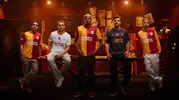 Galatasaray yeni sezon formalarını iddialı bir tanıtımla görücüye çıkardı