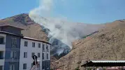 Keban Nimri Dağı'nda yangın rüzgarla büyüyor