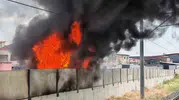 Sincan’da dikkatsizce yakılan atıklar tren istasyonunu ateşe verdi