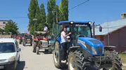 Van'da düğün konvoyu lüks araçları unutturdu