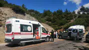 Dehşet anları: İki otomobil kafa kafaya çarpıştı, 10 kişi hastanelik oldu