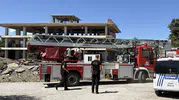 Düzce’de çatıya çıkan genç kadın ekipleri harekete geçirdi