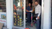 Adilcevazda bir dükkanın içine yılan girdi