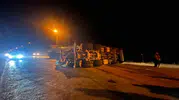 Manavgat yolunda beton mikseri devrildi