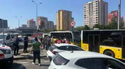 Beylikdüzü E-5 yan yolda iki halk otobüsü çarpıştı