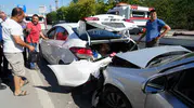İzmit D100 karayolunda zincirleme kaza 3 kişi yaralandı
