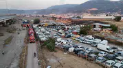 İzmir'de otopark yangını 62 araç kül oldu
