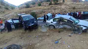 Mardin'de iki araç çarpıştı 9 kişi hastaneye kaldırıldı
