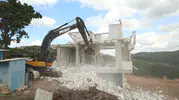 Kartepe'de kaçak yapıya belediye ekipleri müdahale etti