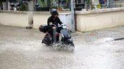 Edirne’de aniden bastıran sağanak hayatı felç etti