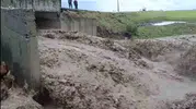 Kars’ta aşırı yağışlar köy yolunu trafiğe kapattı