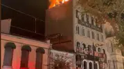 Fatih’te bir binanın çatısında bulunan baz istasyonu alev aldı