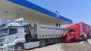 Denizli’de direksiyon başında bayılan sürücü istasyona daldı