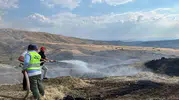 Nallıhan’da arazide başlayan yangın ekiplerin müdahalesiyle durduruldu