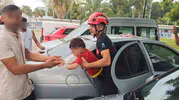 Antalya’da otomobilde mahsur kalan bebek itfaiye müdahalesiyle kurtarıldı