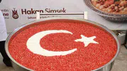 Şehzadeler’de aşure bereketi meydanlara taştı