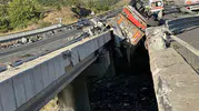 Uşak’ta tır köprüden nehir yatağına uçtu
