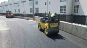 İnegöl’de bozuk yollar asfaltla yenileniyor