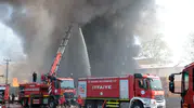Kocaeli Körfez'de fabrika yangını kontrol altına alındı