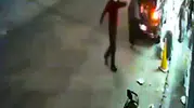 Adana’da kasklı saldırgan iş yerine ateş açtı