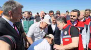 Bakan Yumaklı minik vatandaşa takıldı