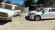 Kozan yolunda iki otomobil çarpıştı