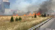 Emirdağ yolunda anız yangını trafiği kilitledi