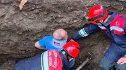 Trabzon'da toprak kayması İşçi göçük altından son anda kurtarıldı