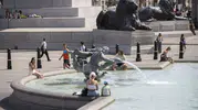 Sıcağın böylesi... Havalar ısındı 2 bin 700'den fazla kişi canından oldu